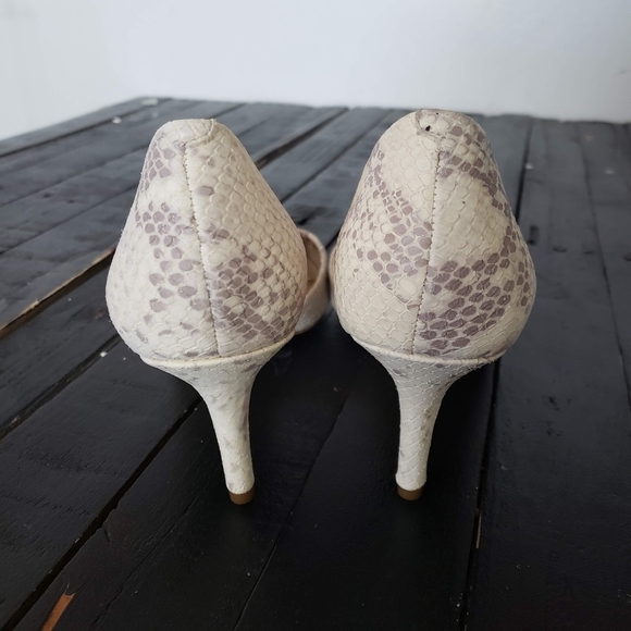 Ann Taylor Women's 9.5 Snakeskin Suede Pointed Toe Heels Beige Grey Cutout - Picture 5 of 12